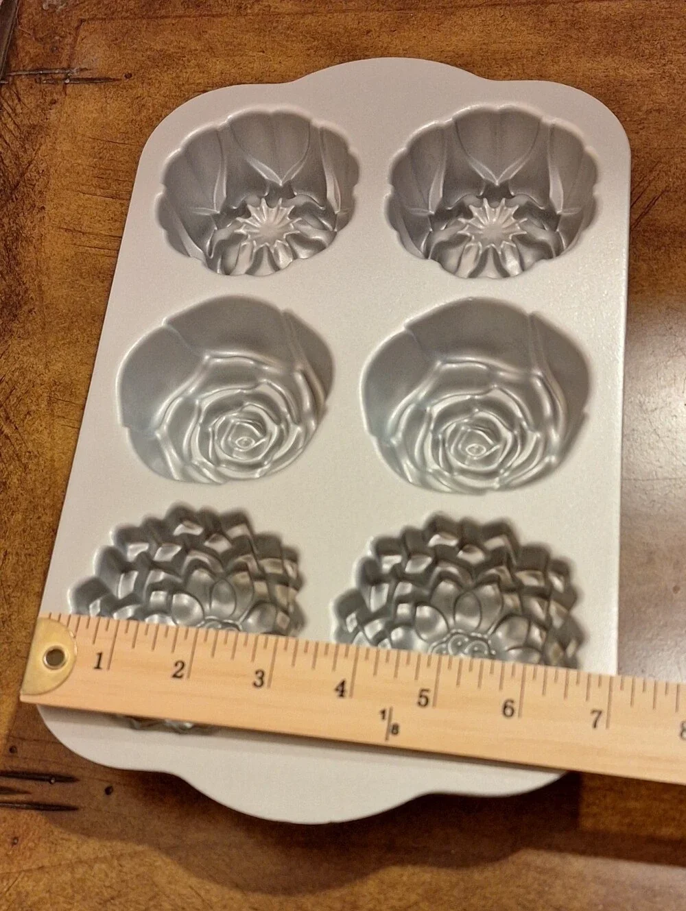 Pioneer Woman Silver/Gold Floral 6-Cavity Cakelet Pan